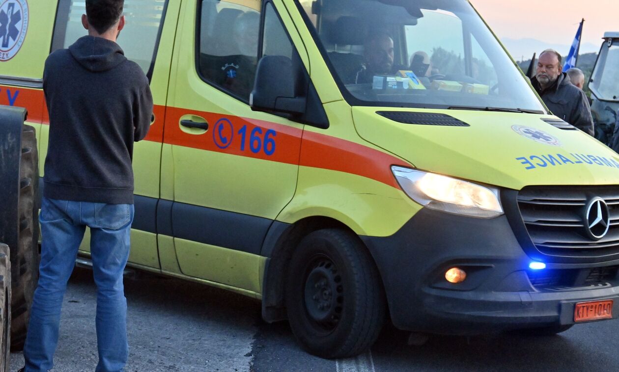 Άλιμος: Αυτοκίνητο έπεσε πάνω σε κατάστημα 