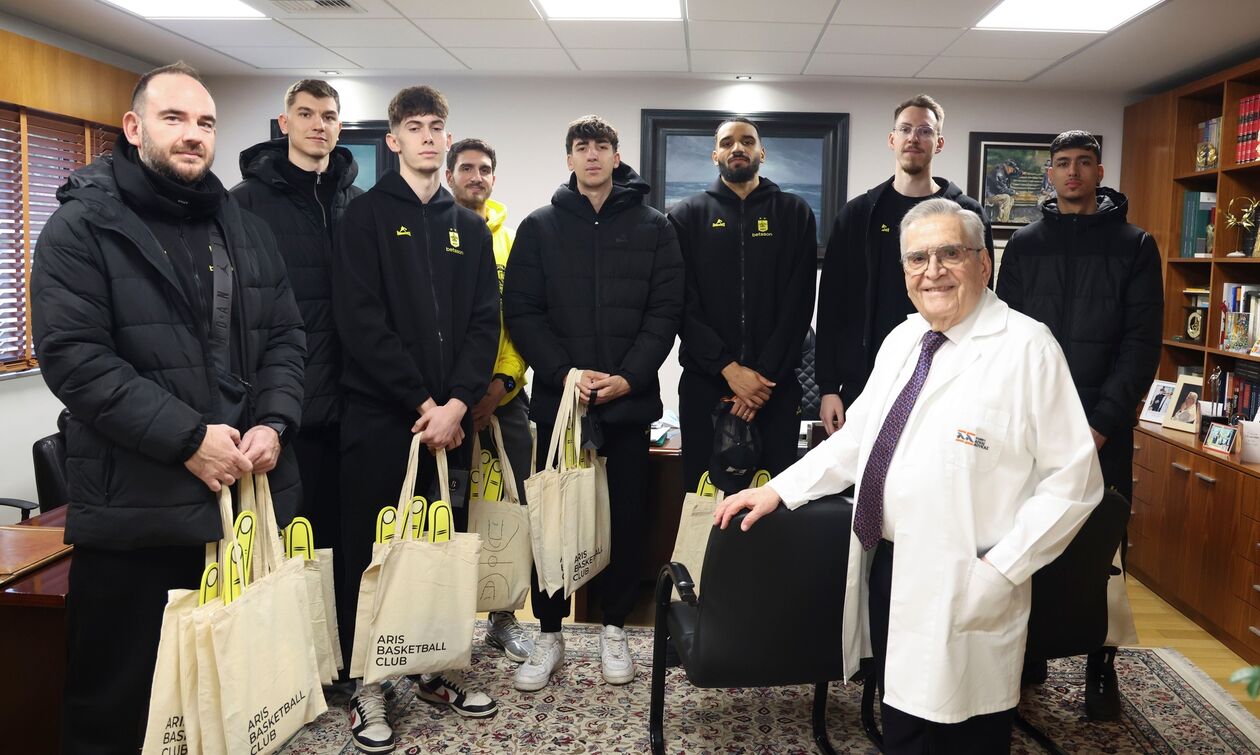 Άρης Βetsson: Επισκέφθηκε την κλινική «Άγιος Λουκάς»