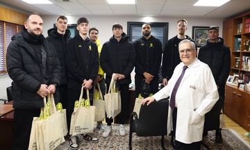 Άρης Βetsson: Επισκέφθηκε την κλινική «Άγιος Λουκάς»