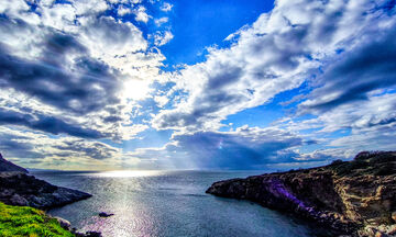 Kαιρός: Με κατά τόπους βροχές και πτώση της θερμοκρασίας