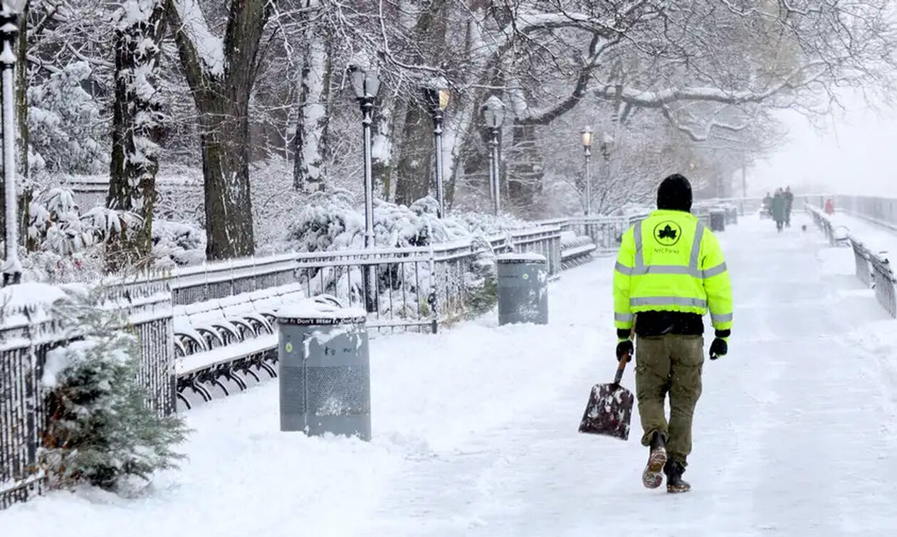 Σε κατάσταση εκτάκτου ανάγκης η Νέα Υόρκη λόγω του χιονιά (vid)