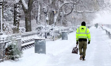 Σε κατάσταση εκτάκτου ανάγκης η Νέα Υόρκη λόγω του χιονιά (vid)