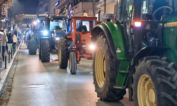 Aγρότες: Aποκλεισμοί σε τελωνεία, μπλόκα σε εθνικές οδούς