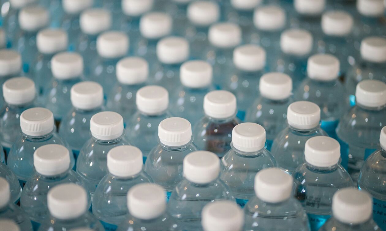 Εμφιαλωμένο νερό: Ίσως να μην μας κάνει και τόσο καλό