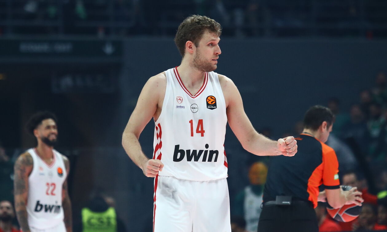 Βεζένκοφ: «Βάλαμε τα μεγάλα σουτ στο τέλος»