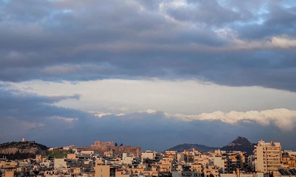 Καιρός: Νεφώσεις κατά τόπους και κατά διαστήματα αυξημένες με ασθενείς τοπικές βροχές