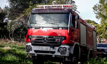 Φωτιά σε κατάστημα στη Νέα Σμύρνη