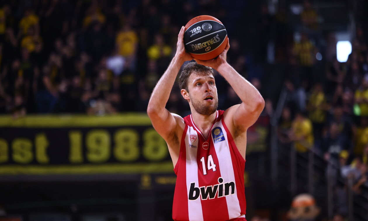 Βεζένκοφ: «Κρατάμε τη νίκη και προχωράμε»