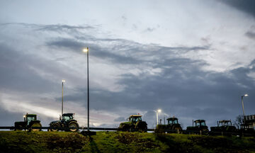 Αγρότες: Μπλόκα και πολύωροι αποκλεισμοί του οδικού δικτύου