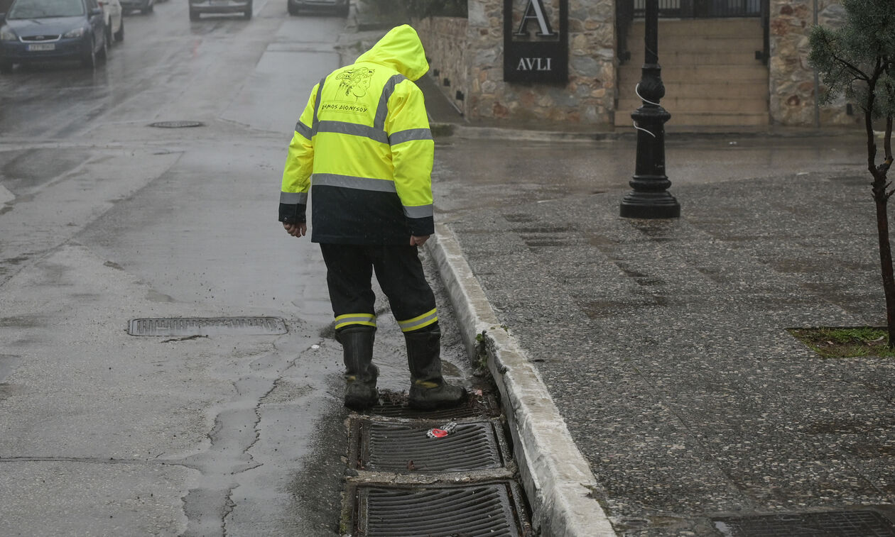 Καιρός: Νεφώσεις και σποραδικές καταιγίδες σε πολλά μέρη της χώρας