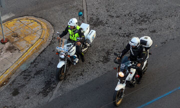 Θεσσαλονίκη: Χειροπέδες σε 25χρονο που οδηγούσε ανάποδα και παραβίαζε κόκκινα φανάρια