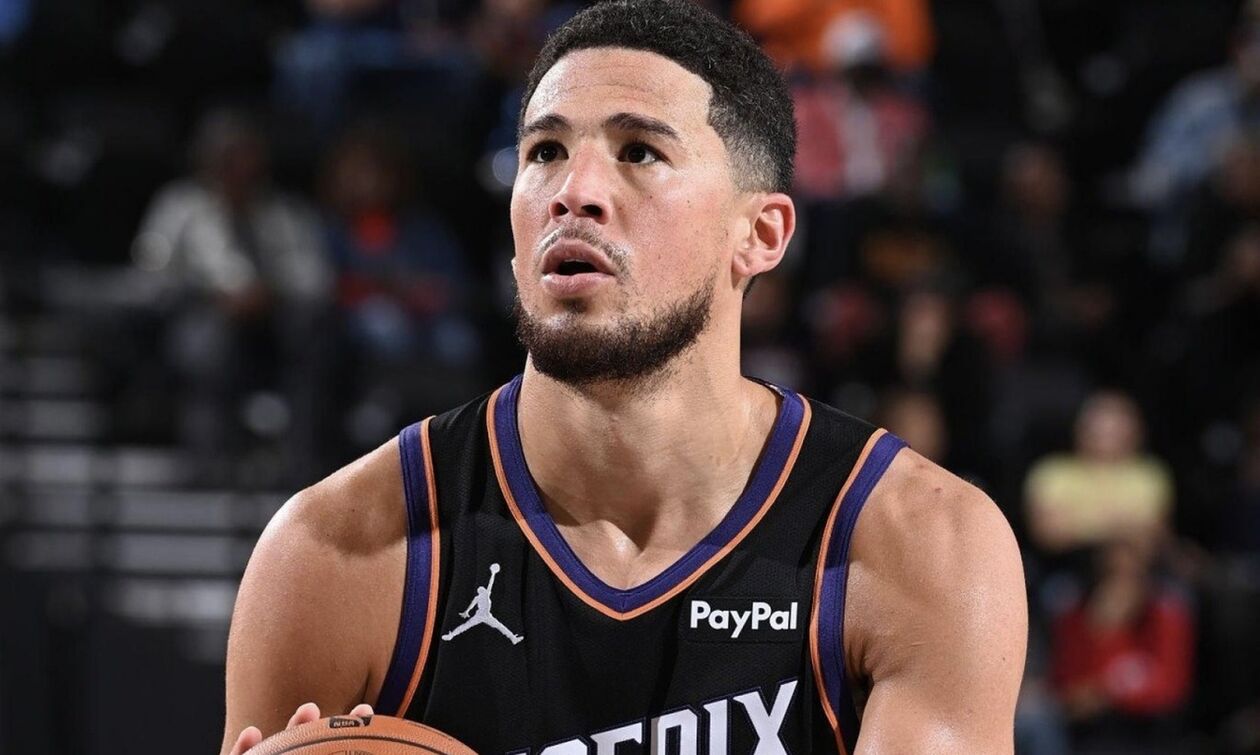 NBA: Τραυματίστηκε ο Μπούκερ 