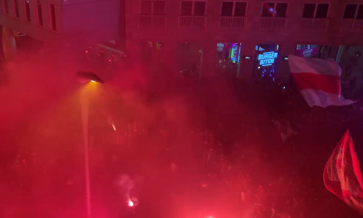 «Καυτή» ατμόσφαιρα από τους οπαδούς του Άγιαξ (vid)