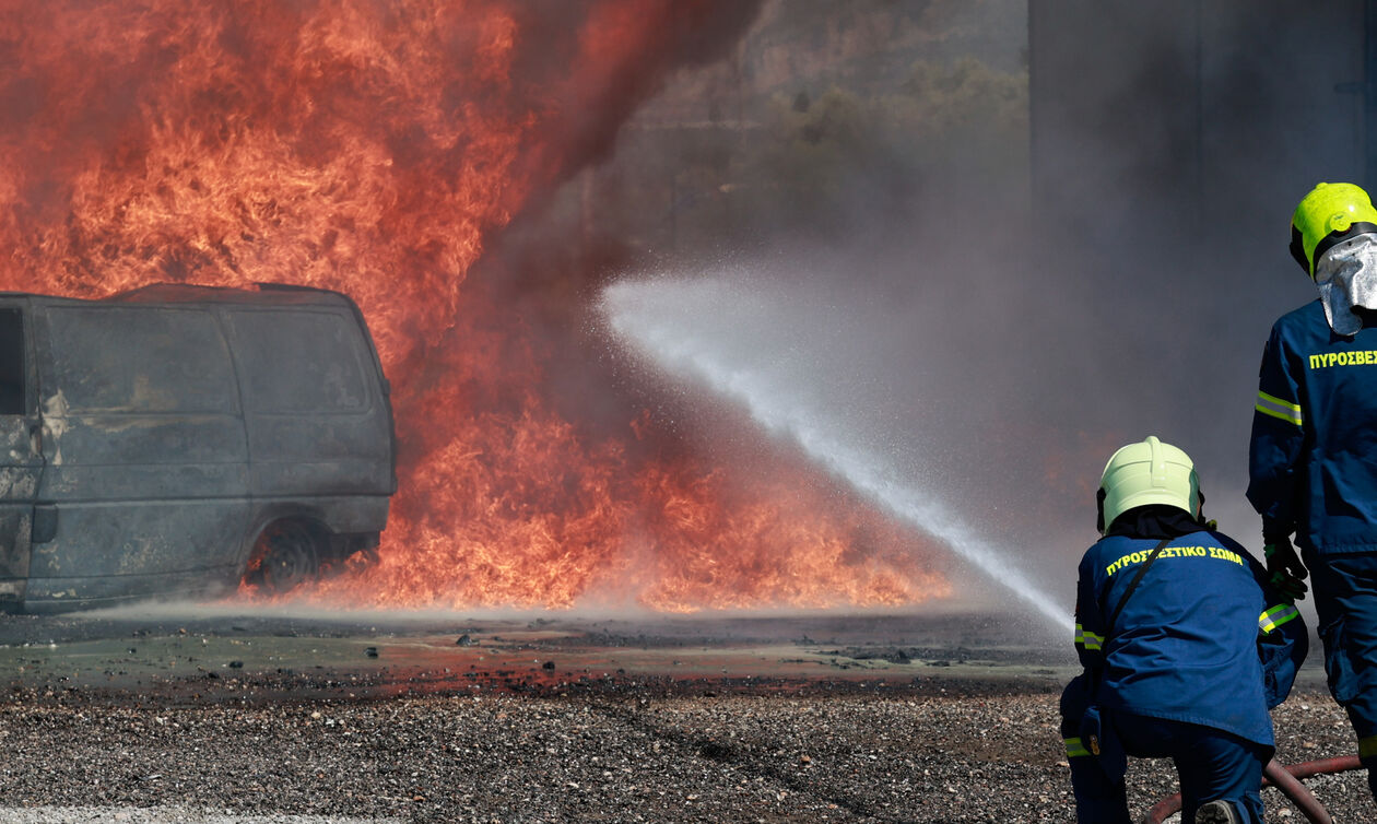 Θεσσαλονίκη: Πυρκαγιά σε μάντρα αυτοκινήτων