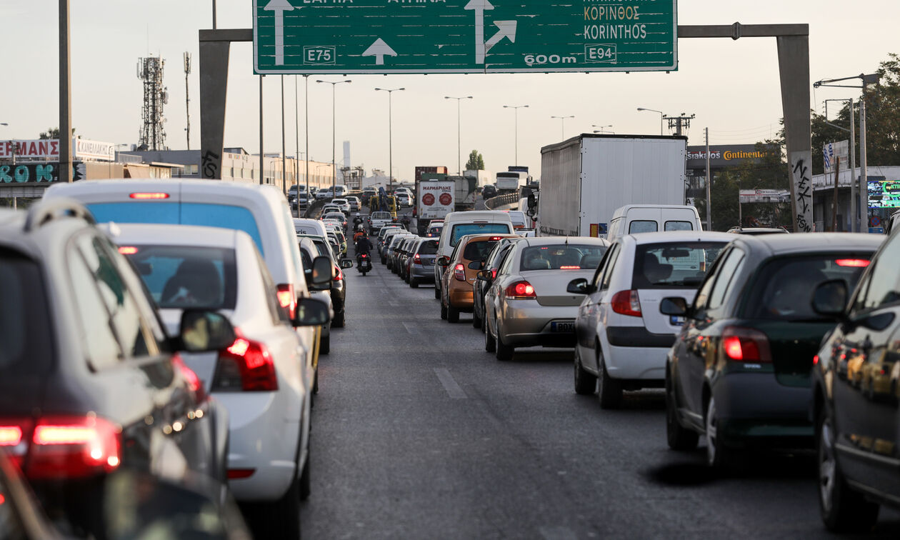 Κίνηση: Ουρές χιλιομέτρων σε Κηφισό και κέντρο
