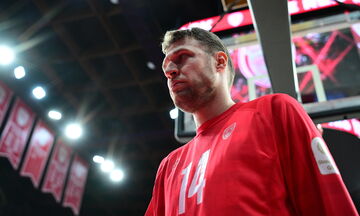 Ολυμπιακός: Η ποινή της ΔΕΑΒ στον Βεζένκοφ για το επεισόδιο με τον Πετρόπουλο