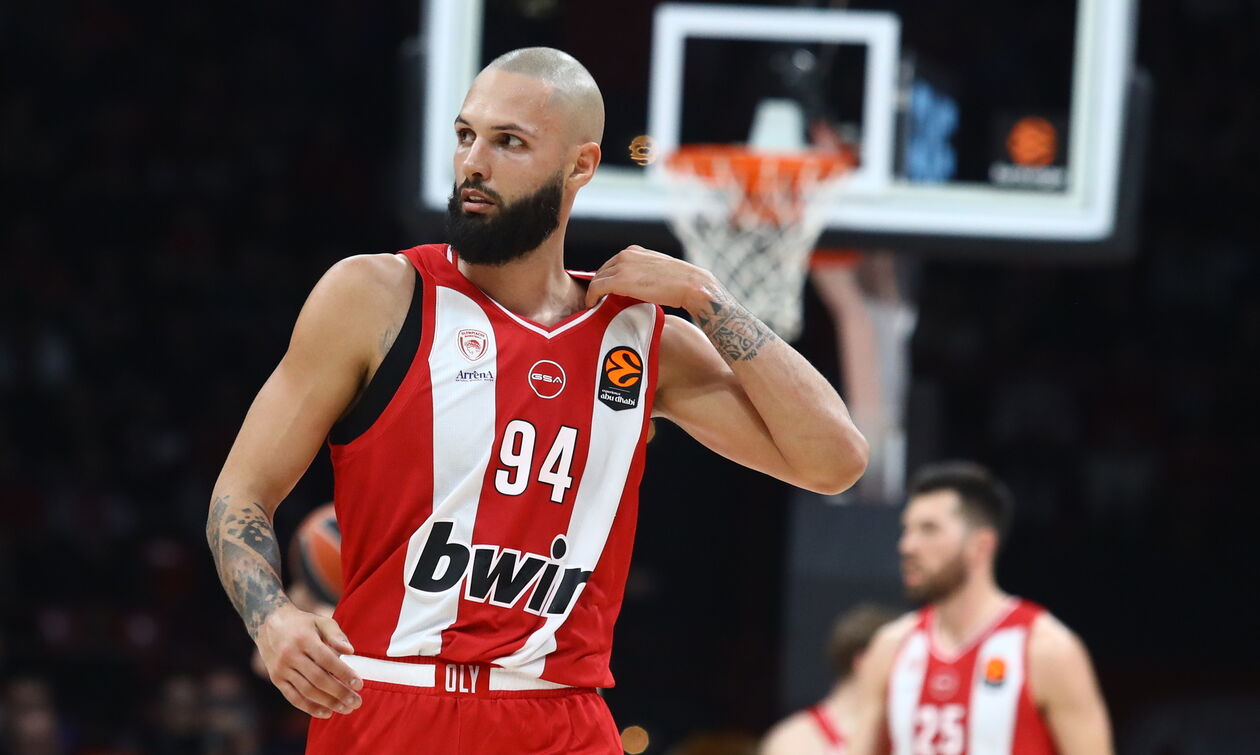 Ντουμπάι - Ολυμπιακός: Το τρίποντο του Φουρνιέ που έστειλε το ματς στην παράταση (vid)