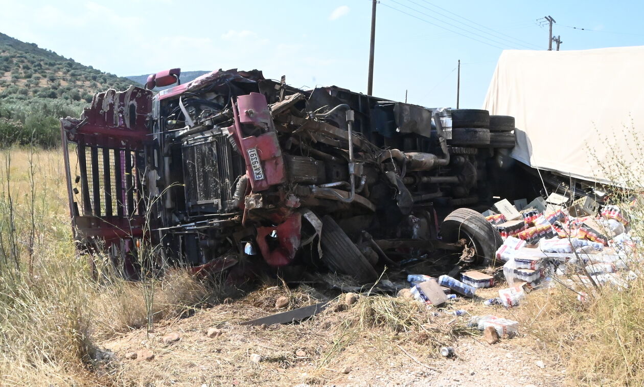 Τροχαίο με ανατροπή φορτηγού στην Αθηνών - Λαμίας 