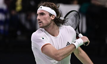 Τσιτσιπάς: «Έχω να παίξω πάνω από μια δεκαετία σε τόσο κακό γήπεδο»