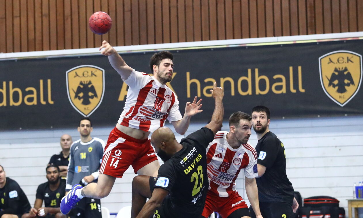 Live Streaming: Oλυμπιακός - AEK (17:00)