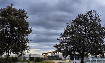 Καιρός: Αυξημένες νεφώσεις και σποραδικές καταιγίδες σχεδόν σε όλη τη χώρα