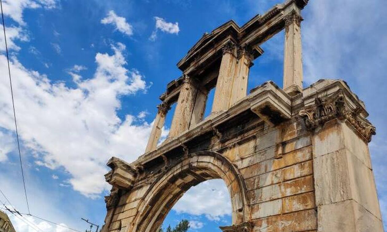 Καιρός: Λίγες νεφώσεις με υψηλές θερμοκρασίες για την εποχή