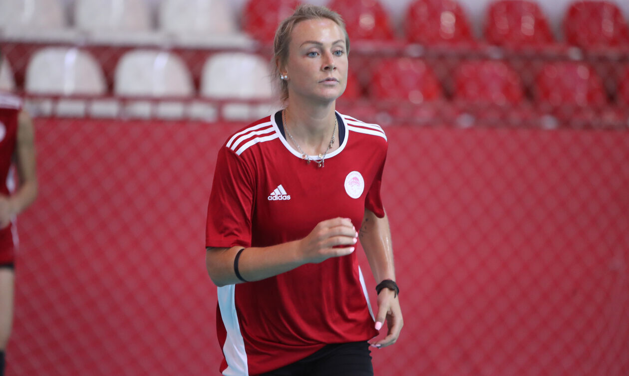 Αποσύρθηκε η Χίπε