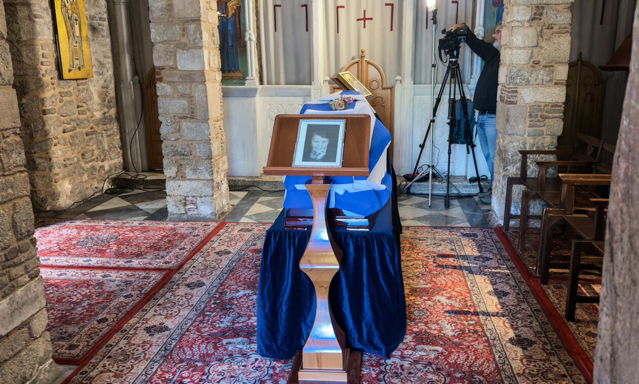 Κηδεία Ελένης Γλύκατζη - Αρβελέρ: Σε λαϊκό προσκύνημα η σορός της