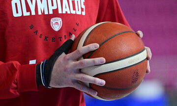 Ολυμπιακός: Προπονήθηκε με ειδικό νάρθηκα στον αντίχειρα ο Μιλουτίνοφ (pic)