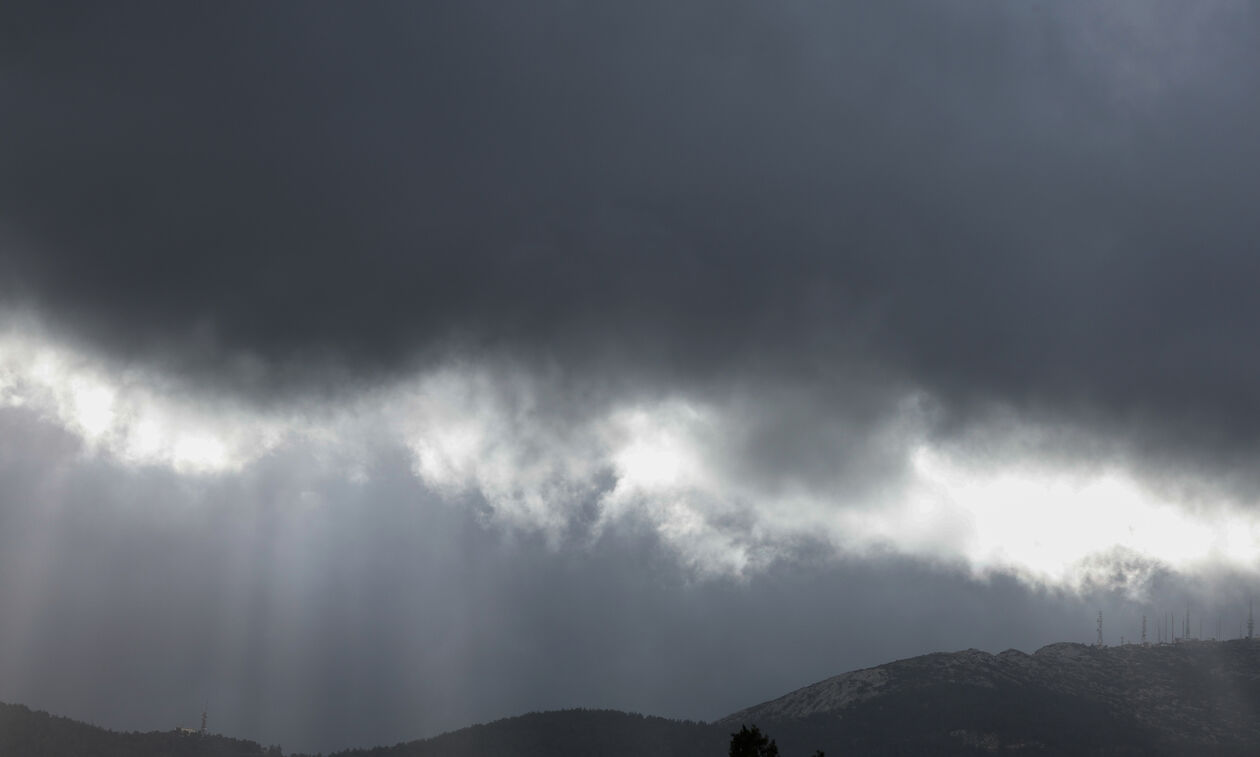 Καιρός: Ισχυρές βροχές και καταιγίδες, κατά τόπους, με πρόβλεψη και για χαλαζόπτωση