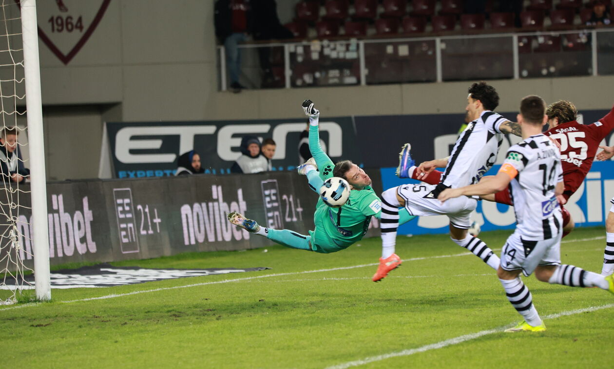 ΠΑΟΚ: Ανησυχία για Παβλένκα, πηγαίνει για εξετάσεις