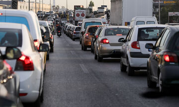 Κίνηση: Στο «κόκκινο» το κέντρο της Αθήνας 