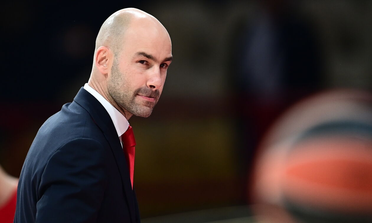 Σπανούλης: «Χτύπησε κι ο Μίροτιτς κι έχουμε μείνει με 11 παίκτες»