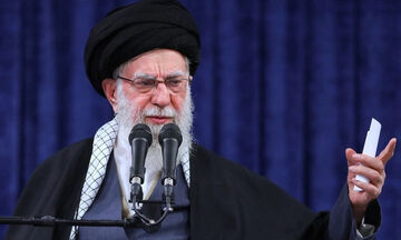 Νεκρός ο Χαμενεΐ σύμφωνα με το Ισραήλ, διαψεύδει το Ιράν 