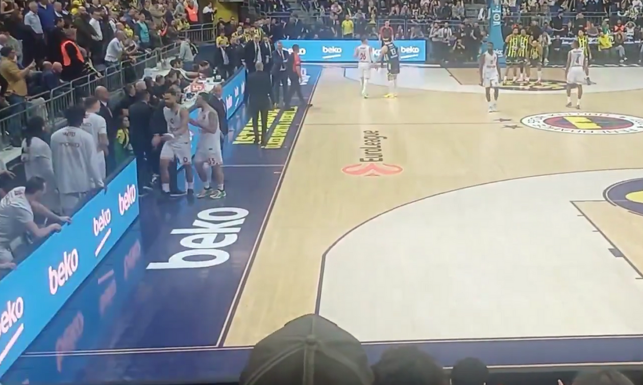 Πιάστηκαν στα χέρια οι Μάικ Τζέιμς και Έλι Οκόμπο! (vid)