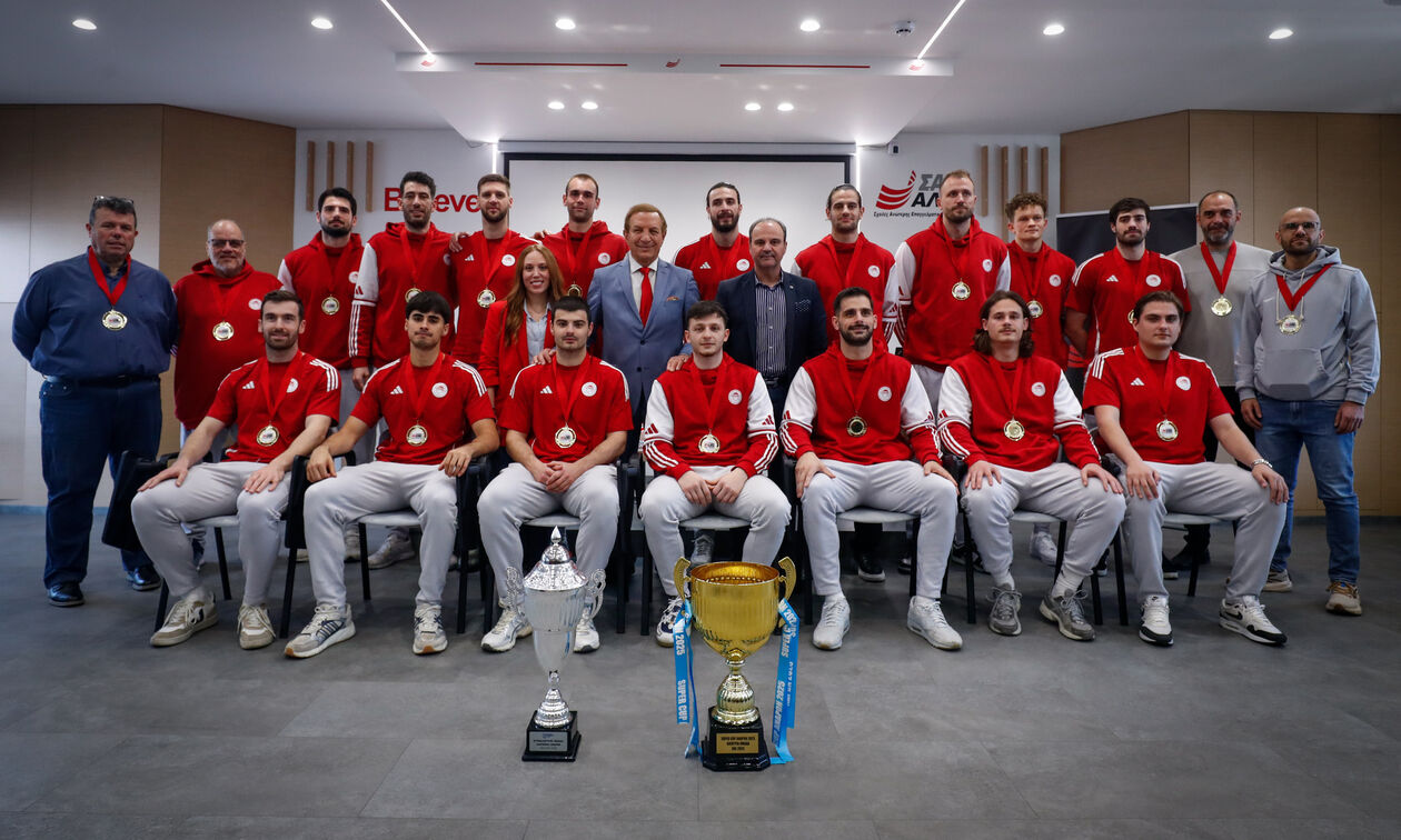 Οι ΣΑΕΚ ΑΛΦΑ βράβευσαν την ομάδα χάντμπολ Ανδρών του Ολυμπιακού