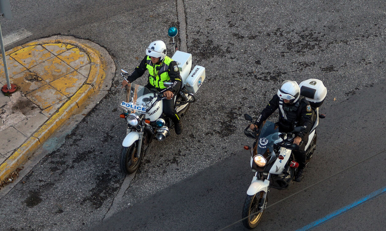 Άγνωστοι έριξαν επτά αυτοσχέδιες βόμβες μολότοφ σε προαύλιο σχολείου στη Θεσσαλονίκη