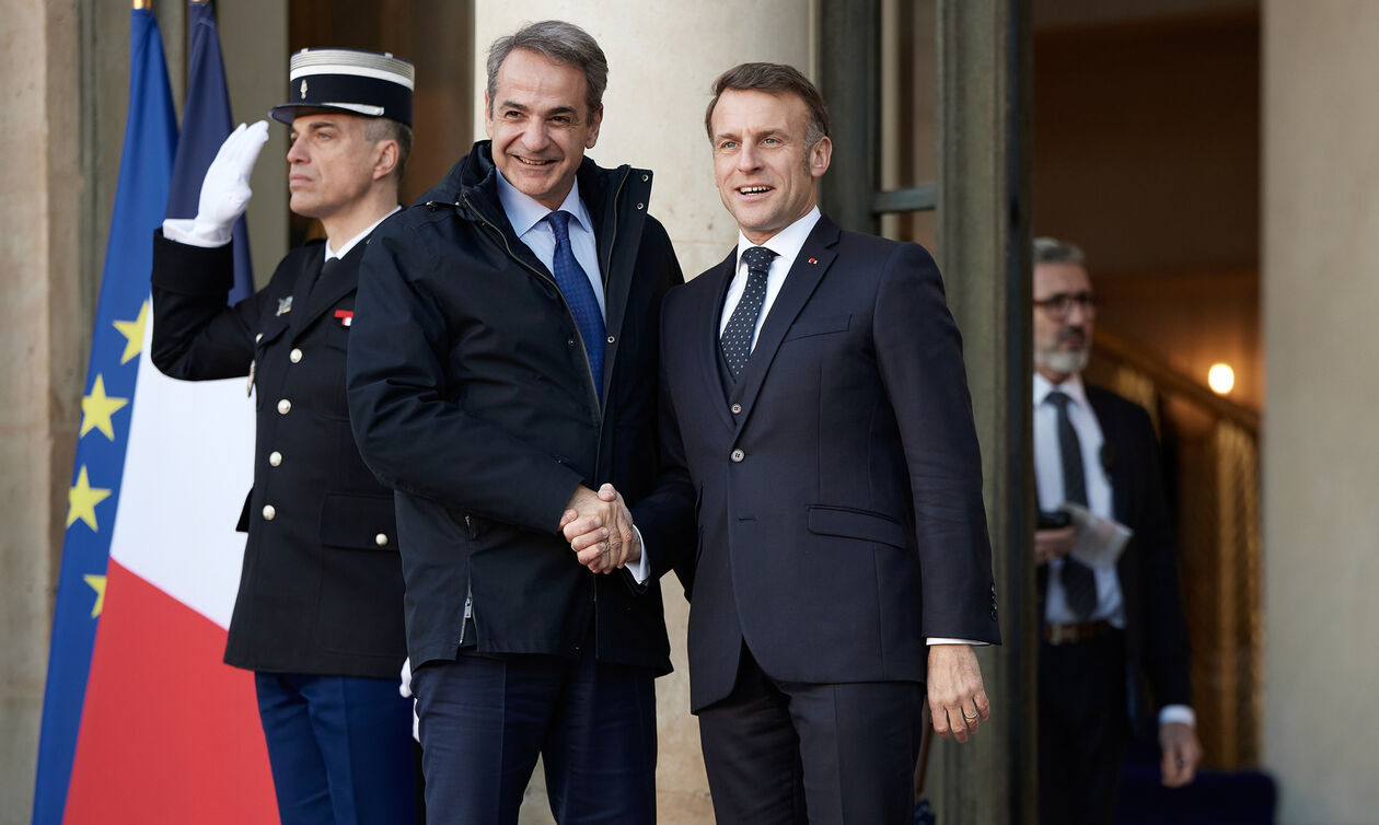 Μητσοτάκης: Έκτακτη συνάντηση με τον Μακρόν στην Κύπρο