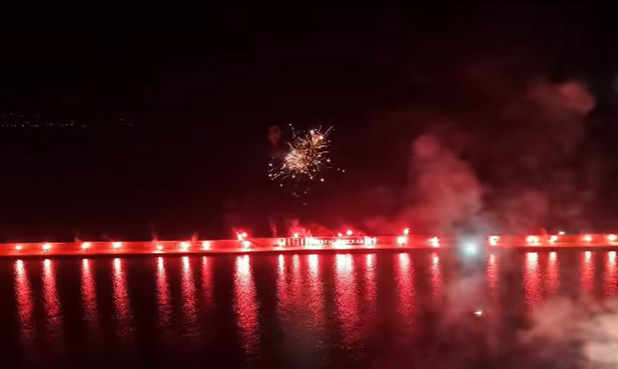 Πήρε… φωτιά η Καλαμάτα, εντυπωσιακές εικόνες (vid)