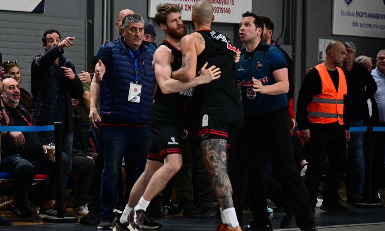 Πανιώνιος - Ολυμπιακός: Φραστικό επεισόδιο ανάμεσα σε οπαδό και Φουρνιέ - Αποβλήθηκε ο Γάλλος (vid)