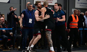 Πανιώνιος - Ολυμπιακός: Φραστικό επεισόδιο ανάμεσα σε οπαδό και Φουρνιέ - Αποβλήθηκε ο Γάλλος (vid)