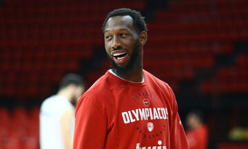 Χολ: «Να παίξουμε το μπάσκετ του Ολυμπιακού»