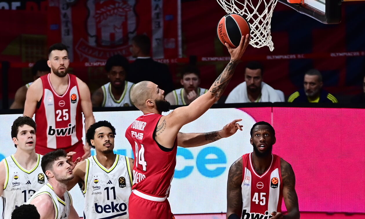 Ο Γουόκαπ μοίραζε, ο Φουρνιέ τα «έσταζε» κι ο Ολυμπιακός έκανε το πιο σημαντικό βήμα