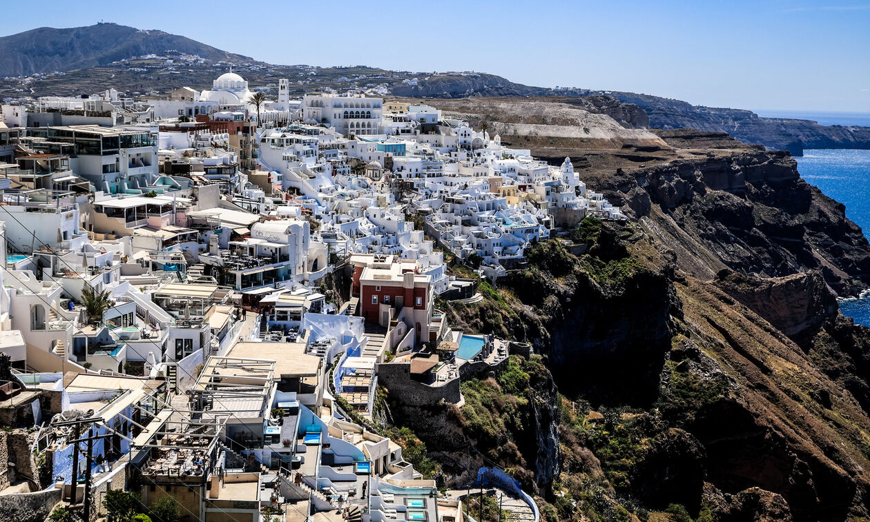 Κλειστό λόγω κατολισθήσεων το λιμάνι της Σαντορίνης