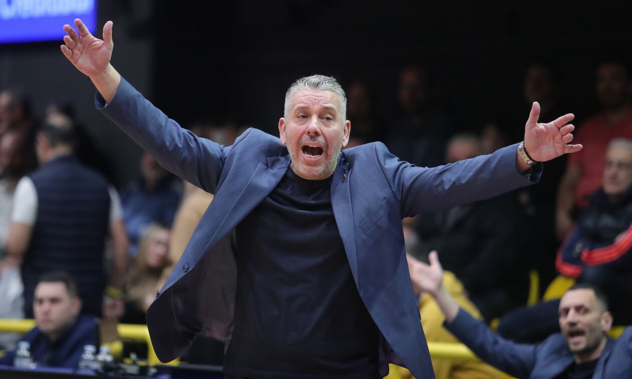 Ξανά παράπονα για τη διαιτησία ο Παπαθεοδώρου