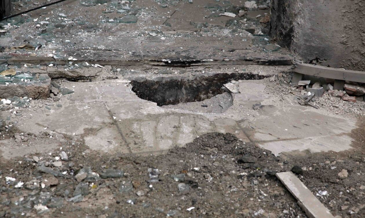 Κωνσταντινούπολη: Κατέρρευσαν δύο κτήρια - Σε εξέλιξη επιχείρηση για τον απεγκλωβισμό ανθρώπων