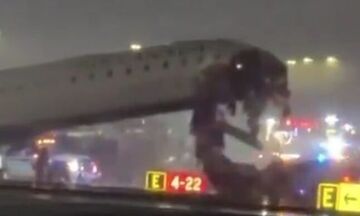 Nέα Υόρκη: Σύγκρουση αεροσκάφους με πυροσβεστικό όχημα