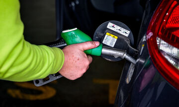 Με πτώση άνοιξε η διεθνής αγορά πετρελαίου