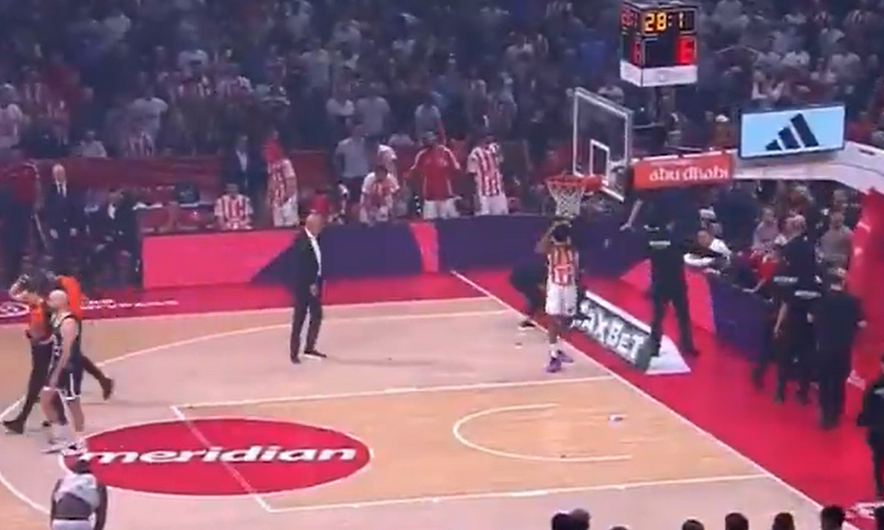 Βροχή αντικειμένων στο Ερυθρός Αστέρας-Παρτιζάν