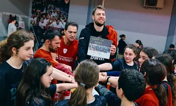 Ολυμπιακός One Team: Πάσχα με παιχνίδια και δώρα από τον Σάσα (vid)